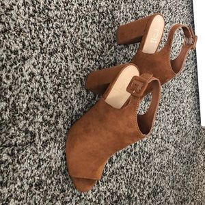 Cognac suede heel
